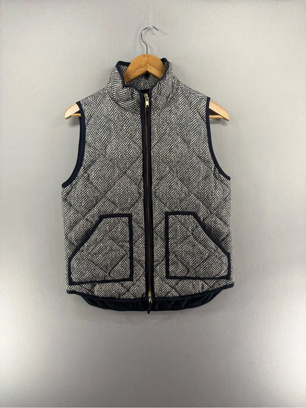 J Crew Vest Womens Small Gray Chevron Quilted Zip Outdoors Puffer Insulated